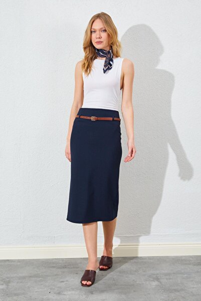 TENA Fusta de damă, albastru bleumarin, cu centură subțire din poliviscos, lungime midi