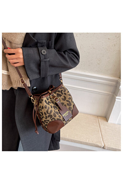 SilkRoute Retro Tarz Çapraz Askılı Kadın Omuz Çantası – PU Deri Şık Leopar Desenli Günlük Kullanıma Uygun