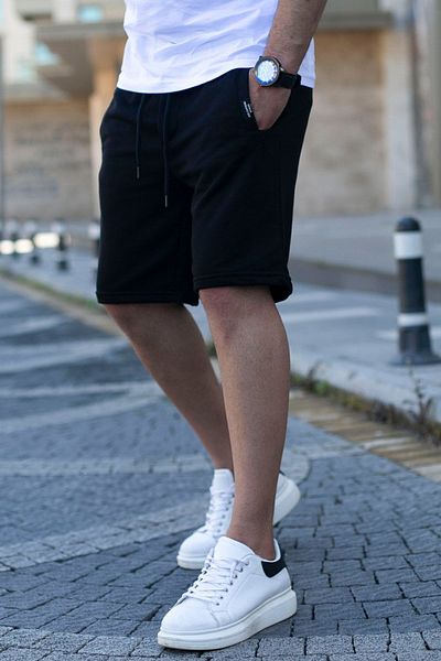 Madmext Černé pánské šortky Regular Fit 4842