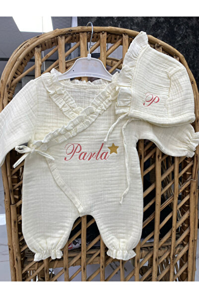 Baby İsimli Yenidoğan Hastane Çıkışı Nakış İşlemeli Müslin Tulum ve Bonet Şap...