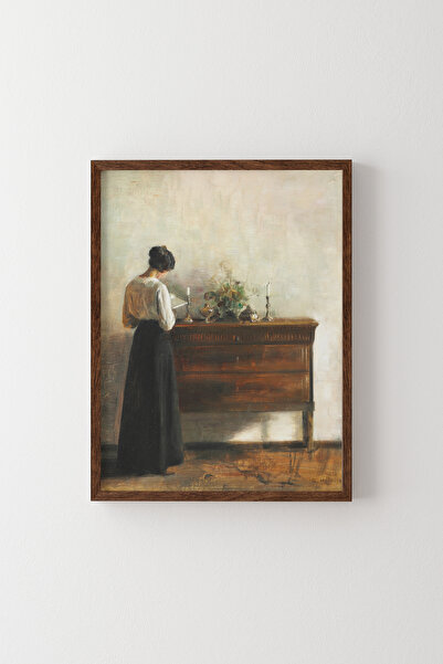 epiqart Kitap Okuyan Kadın - Ahşap Desenli Çerçeve