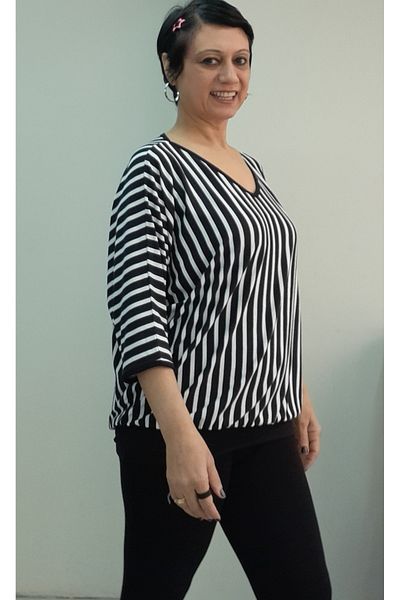Mertcan Butik Black and White Patterned V-Neck Bat Three-Quarter Sleeve Skirt Manset Combed Viscose T-Shirt
