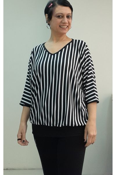 Mertcan Butik Black and White Patterned V-Neck Bat Three-Quarter Sleeve Skirt Manset Combed Viscose T-Shirt
