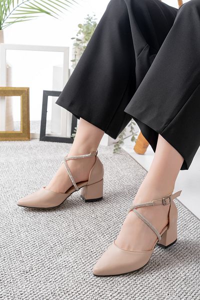 Santamarina Women's Lara Skin Classic Heeled Shoes