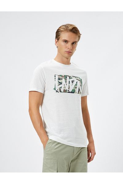 Koton Basic-T-Shirt mit Tarnmuster und Rundhalsausschnitt