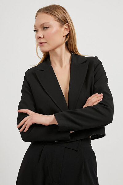 Arma Life Жіночий однобортний чорний укорочений офісний піджак