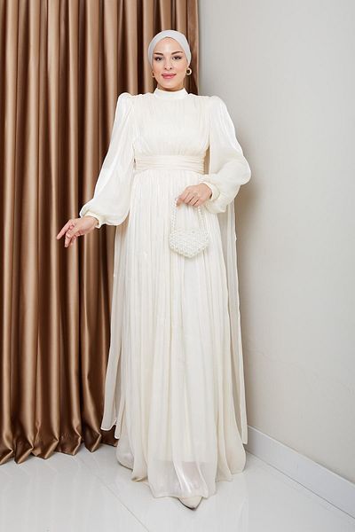 Olcay Yorgo Seiden-Hijab-Abendkleid mit Gürtel und Cape-Detail ECRU 1237