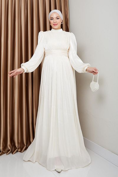 Olcay Yorgo Seiden-Hijab-Abendkleid mit Gürtel und Cape-Detail ECRU 1237