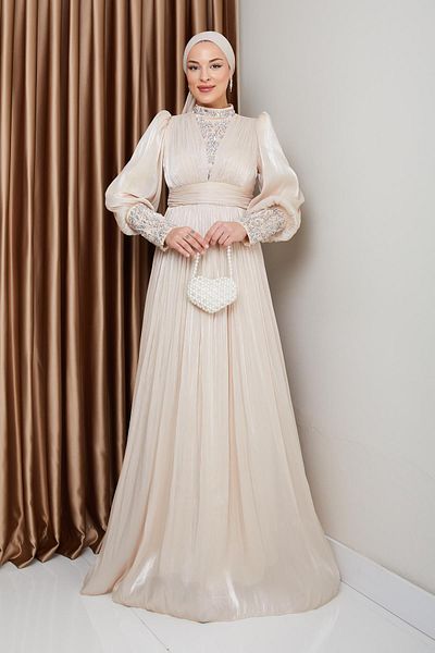Olcay Yorgo Seiden-Hijab-Abendkleid mit Ärmeln und Steinstein auf der Vorderseite CREAM 1239