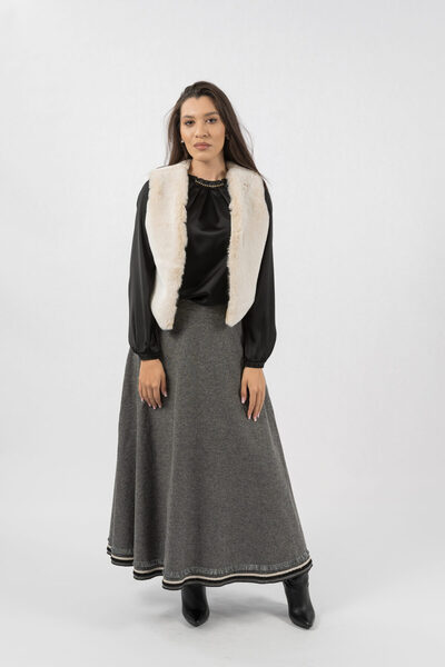 Gorgeaux Set bluză neagră, fustă și vestă de blană Ina - XXXL