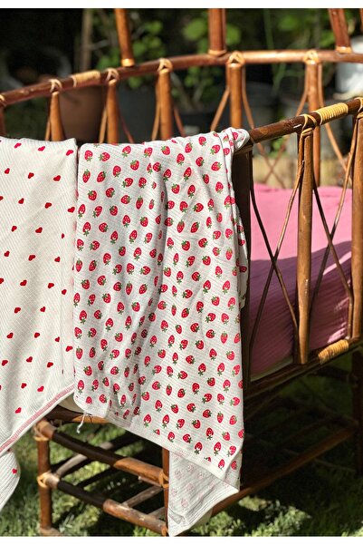 BETSY STUDIO Strawberry Patterned Combed Cotton Baby Blanket