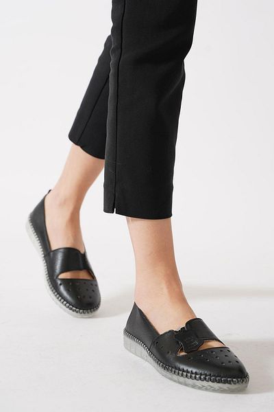Moda Pie Pantofi din piele naturală cu capse Teval cu acoperire neagră cu Lasik