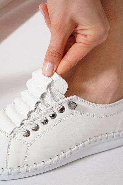 Moda Pie Pantofi de damă din piele albă plisată din piele Nitroz