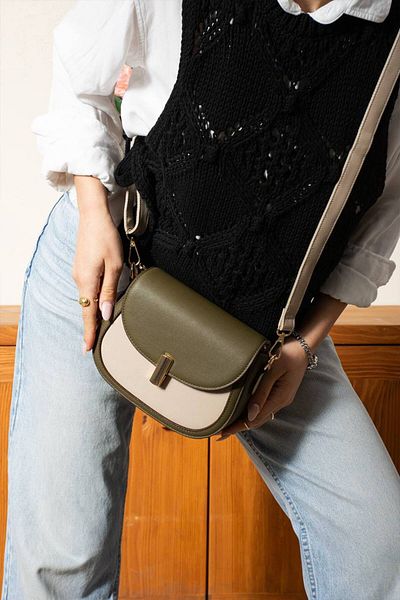 Classbag Geantă de umăr modernă kaki și crem pentru femei, cu detaliu de capac cu cataramă
