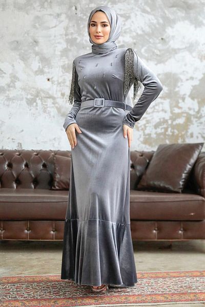 Neva Style - Rochie din catifea hidžáb gri cu centura cu catarama 3748g