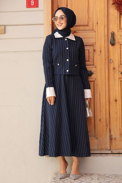 Neva Style بدلة مزدوجة مع تنورة حجاب وسترة باللون الأزرق الداكن - 14220L