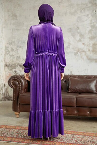 Neva Style Φόρεμα με λουλουδάτη λεπτομέρεια σε σκούρο λιλά βελούδο 3713KLILA