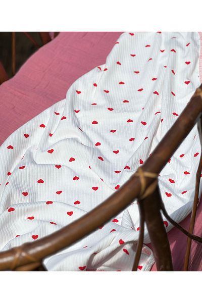 BETSY STUDIO Heart Patterned Report Combed Cotton Baby Blanket