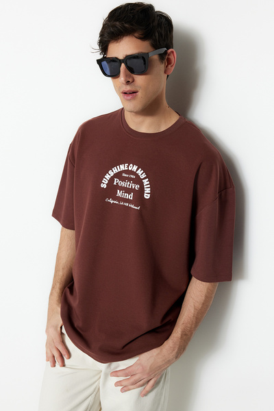 Trendyol Collection Hnědé oversize/široký střih s potištěným textem TMNSS23TS00083