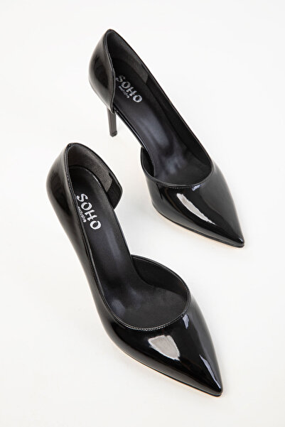 SOHO 20484 Černé lakované dámské klasické boty na podpatku