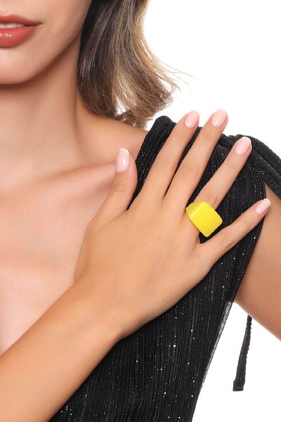LABALABA Women's Yellow Color Geometric Resin Ring