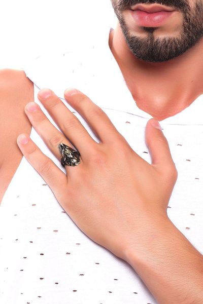 LABALABA Men's Black Oxide Plated Adjustable Wolf Head Ring with Gilt Detail