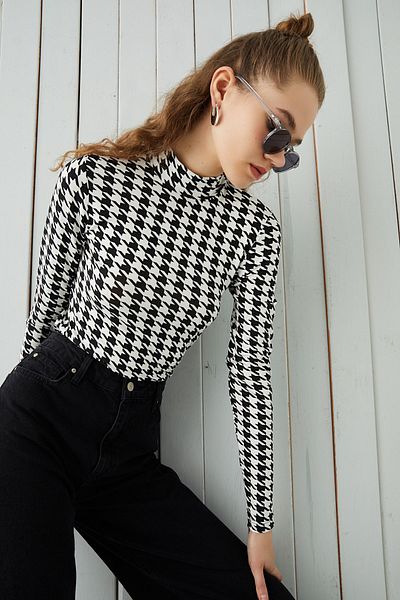 Bipantolon جسم نسائي بنقشة مربعات سوداء اللون