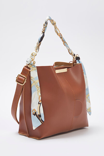 TRENDYOL SHOES Dámská taška přes rameno Tan Chain Šátek Detailní Cross Strap TAKSS25OC00053