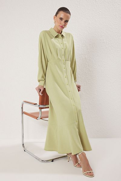 Trendyol Modest Khakifarbenes, gewebtes Hemdkleid mit Leinenanteil TCTSS25EB00103