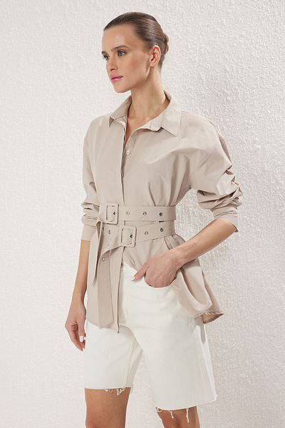 Trendyol Collection Übergroßes, breit geschnittenes, gewebtes Hemd mit Steingürteldetail TWOAW25GO00025