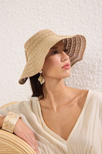 Trendyol Collection Beigefarbener Stroh-Strandhut mit Schleife TBESS25SP00002
