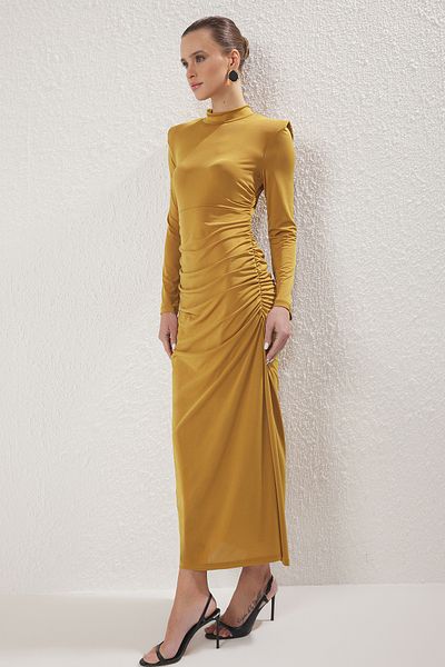 Trendyol Modest Flexibles Strickkleid mit Kamelschulterdetail TCTSS25DB00015