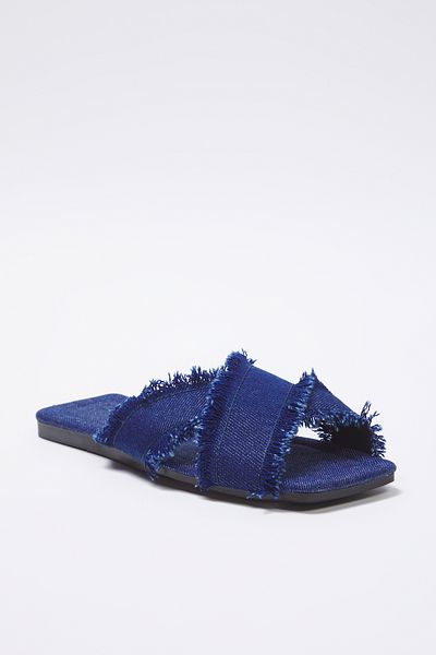 TRENDYOL SHOES Marineblaue Denim-Damenhausschuhe mit Kreuzriemen und Quasten-Detail TAKSS25TE00043