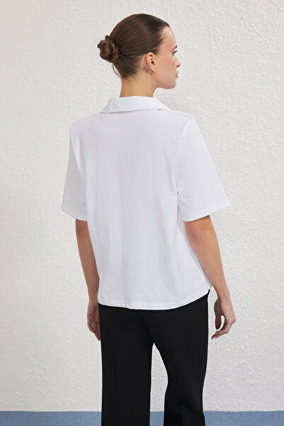 Trendyol Collection Πλεκτό μπλουζάκι με λαιμόκοψη πόλο από χοντρό βαμβάκι, κανονικό/κανονικό πλεκτό μπλουζάκι TWOSS25TS00195