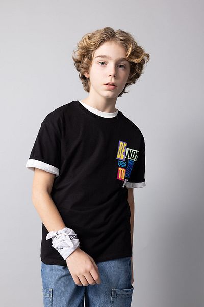 DeFacto Boy Oversize Wide Fit Crew Neck Short Sleeve T-Shirt B6432A824Sm