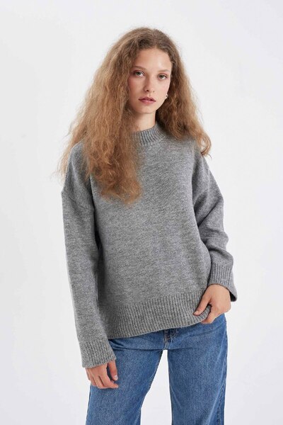 DeFacto Oversize Geniş Kalıp Yarım Balıkçı Yaka Uzun Triko Kazak R6044az24wn