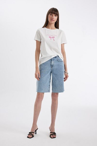 DeFacto Potištěné česané bavlněné tričko s krátkým rukávem Regular Fit Crew Neck D4333AX24HS