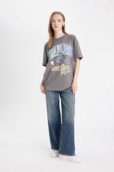 DeFacto Koszulka z krótkim rękawem i okrągłym dekoltem w stylu oversize, o szerokim kroju i nadruku D4925Ax24Au