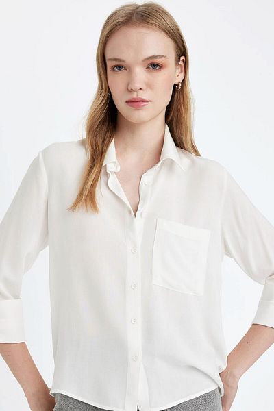 DeFacto Normale Passform, einfarbiges Basic-Langarmshirt mit Knöpfen 3159410