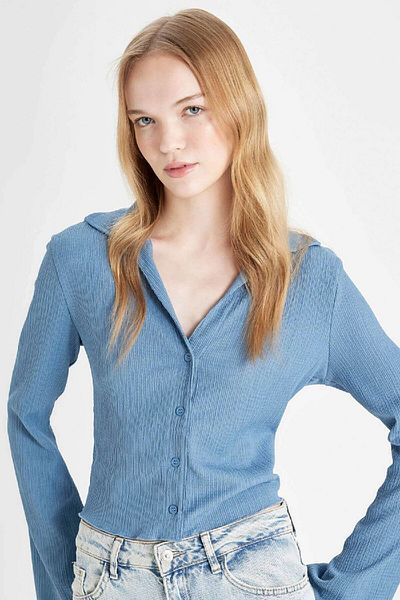 DeFacto Coool Fitted Basic Solid Button Langarm-Crop-Shirt in Weiß A0012ax24au
