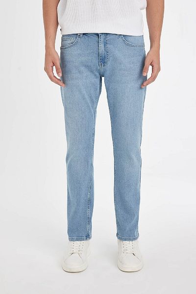 DeFacto Sergio Regular Fit Jeanshose – Normale Taille, Röhrenbein D6472ax24au