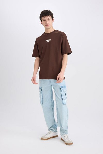 DeFacto Attack on Titan Boxy Fit – Rundhalsausschnitt und Rücken, bedrucktes Kurzarm-T-Shirt D6778AX25SP