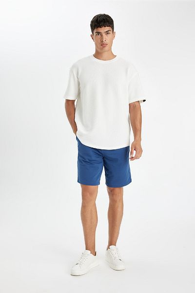 DeFacto Einfache, gerade Bermuda-Shorts mit normaler Passform und Taschen D7933ax24sm