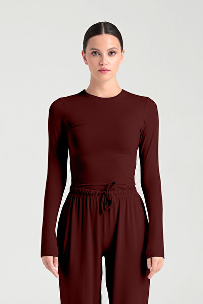 SHEISMONO بلوزة فائقة النعومة برقبة دائرية باللون العنابي