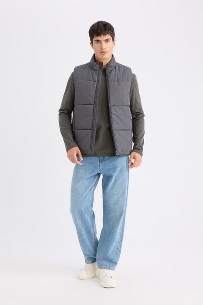 DeFacto Regular Fit Stand Up Collar Puffer Vesta se zipem D6286AX25SP