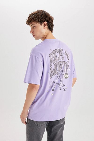DeFacto 100 % Baumwolle Rick und Morty Boxy Fit Rundhalsausschnitt hinten bedrucktes Kurzarm-T-Shirt D5465ax25sp