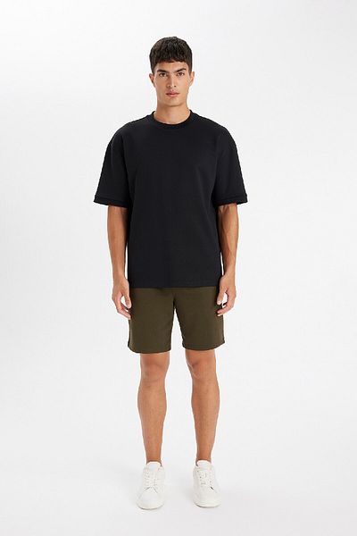 DeFacto Einfache, gerade Bermuda-Shorts mit normaler Passform und Taschen D7933ax24sm