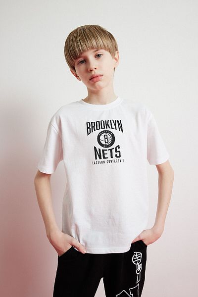 DeFacto Μπλουζάκι με στάμπα για αγόρια NBA Brooklyn Nets Crew Neck Back - Κοντό μανίκι D9550a825sm