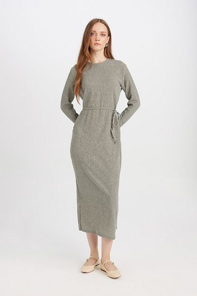 DeFacto Langärmliges Midikleid mit normaler Passform D5024AX24AU