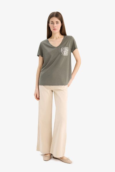 DeFacto Regular Fit V-Neck Pocket Short Sleeve T-Shirt U3769Az25Sp